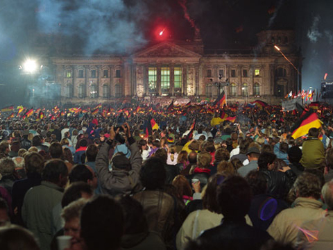 Fest der Einheit. Vor dem Berliner Reichstag am 2./3. Oktober 1990
