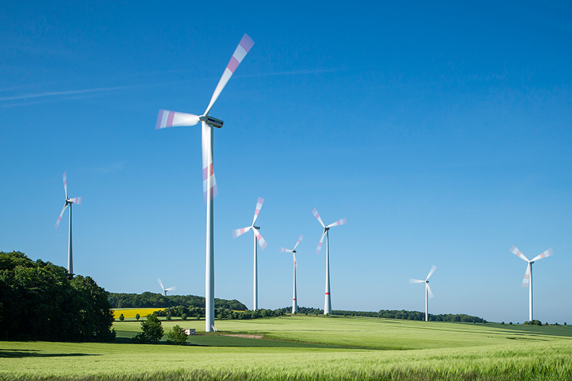 Windpark symbolisiert Windenergie; Quelle: BMWi/Holger Vonderlind