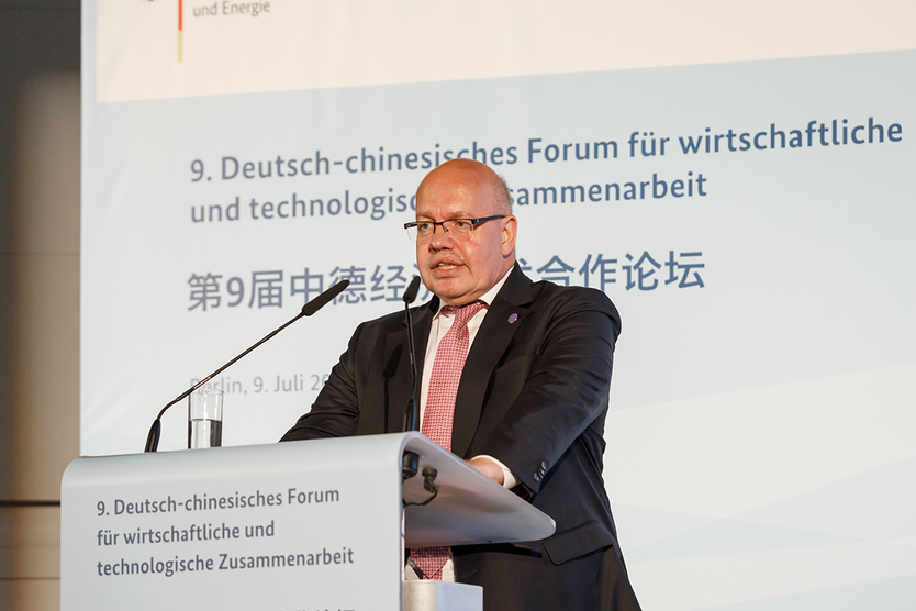Bundeswirtschaftsminister Peter Altmaier spricht beim Abschlussplenum des Deutsch-Chinesischen Forums für wirtschaftliche und technologische Zusammenarbeit.