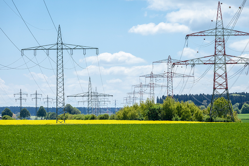 Strommasten, Stromnetz zum Thema Reform des Strommarktes.