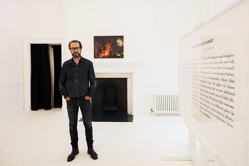 Konstantin Grcic vor "Utopia means elsewhere", dem deutschen Beitrag zur London Design Biennale.