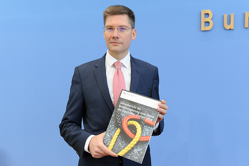 Ostbeauftragter Christian Hirte stellt den Jahresbericht zum Stand der Deutschen Einheit 2018 vor