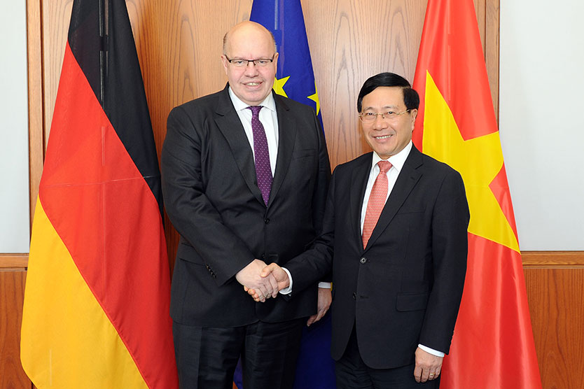 Bundeswirtschaftsminister Peter Altmaier und der stellvertretende Premierminister und Außenminister Vietnams Pham Binh Minh