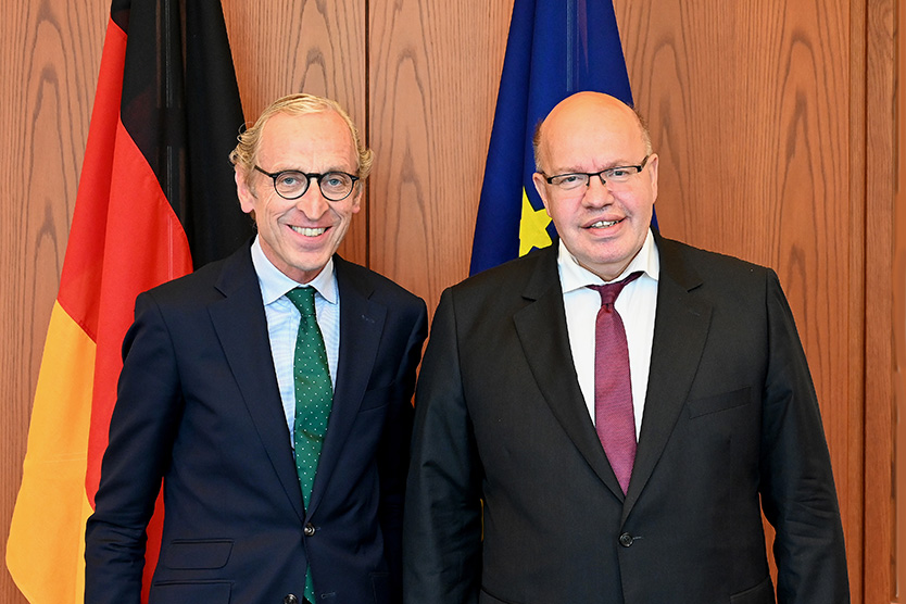 Bundeswirtschaftsminister Peter Altmaier (rechts) mit dem Sonderbeauftragten der Bundesregierung für den Ukraine-Gastransit, Georg Graf Waldersee (links)