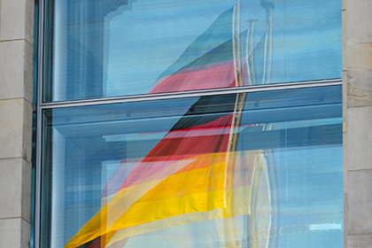Deutschlandflagge zur Nationalen Kontaktstelle in Deutschland (NKS)