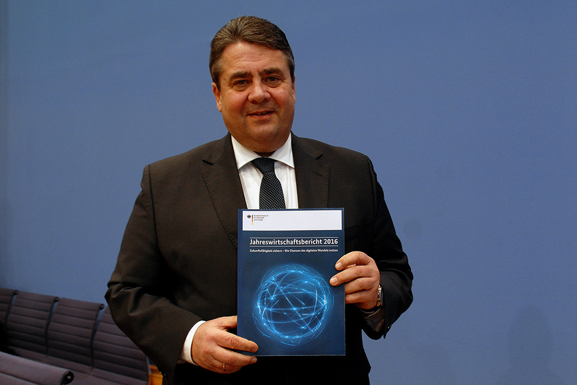 Sigmar Gabriel, Federal Minister for Economic Affairs and Energy, presented the Annual Economic Report 2016; Source: BMWi/Andreas Mertens