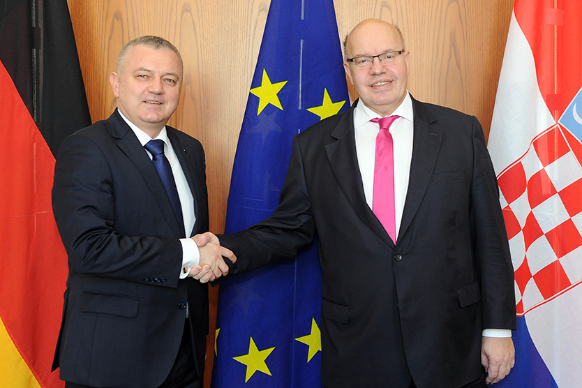 Federal Minister for Economic Affairs and Energy Minister Peter Altmaier (right) and Minister of Economy Darko Horvat (left).
