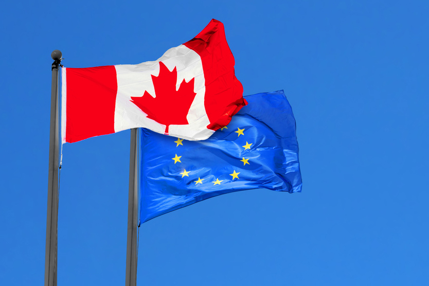 Les drapeaux du Canada et de l'Union européenne