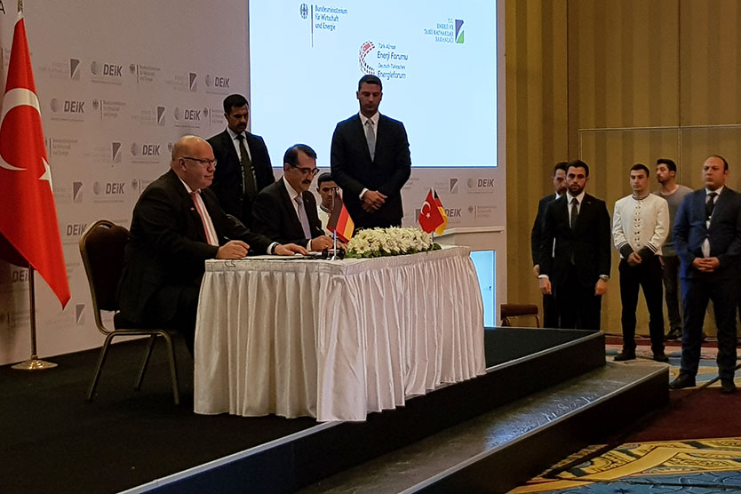Signature d'une déclaration d'intention par le ministre fédéral Peter Altmaier et le ministre turc de l'Énergie Fatih Dönmez pour la coopération future dans le secteur de l'énergie